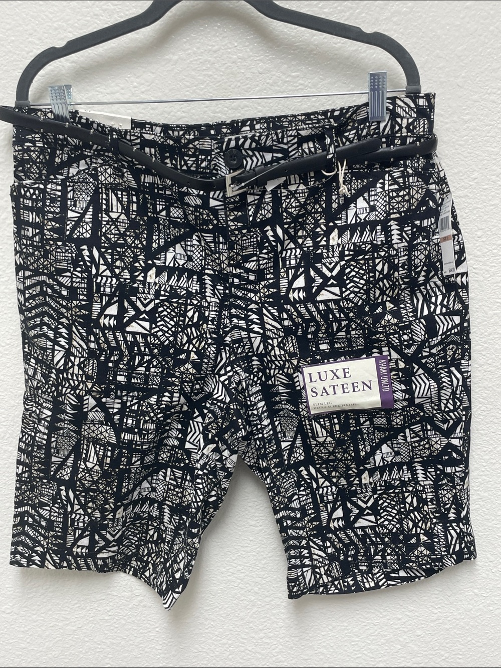 Gloria Vanderbilt Black and White Abstract Luxe Sateen Belted Shorts Size 12 NWT
